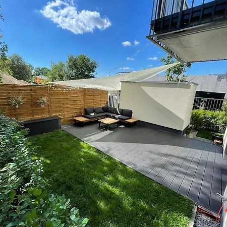 Appartamento Modern With Spacious Backyard By Matt *
