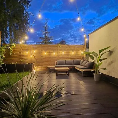 公寓 Modern With Spacious Backyard By Matt *