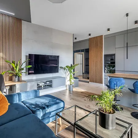 Апартаменты Modern With Spacious Backyard By Matt *