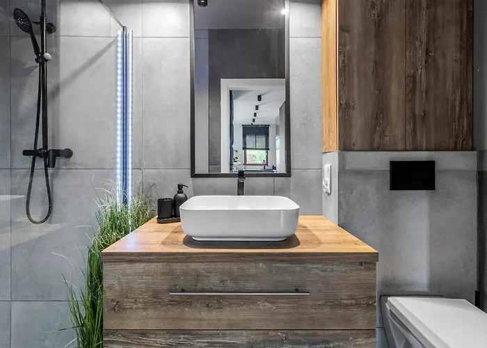 아파트 Modern With Spacious Backyard By Matt *